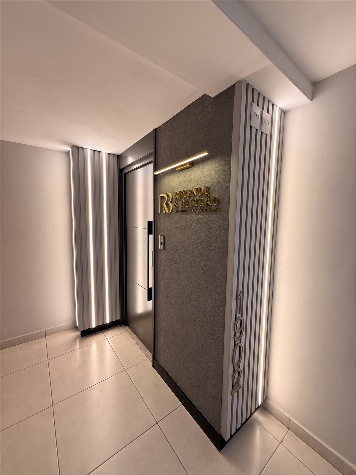 Porta de entrada do escritório Rezende & Beltrão Advocacia