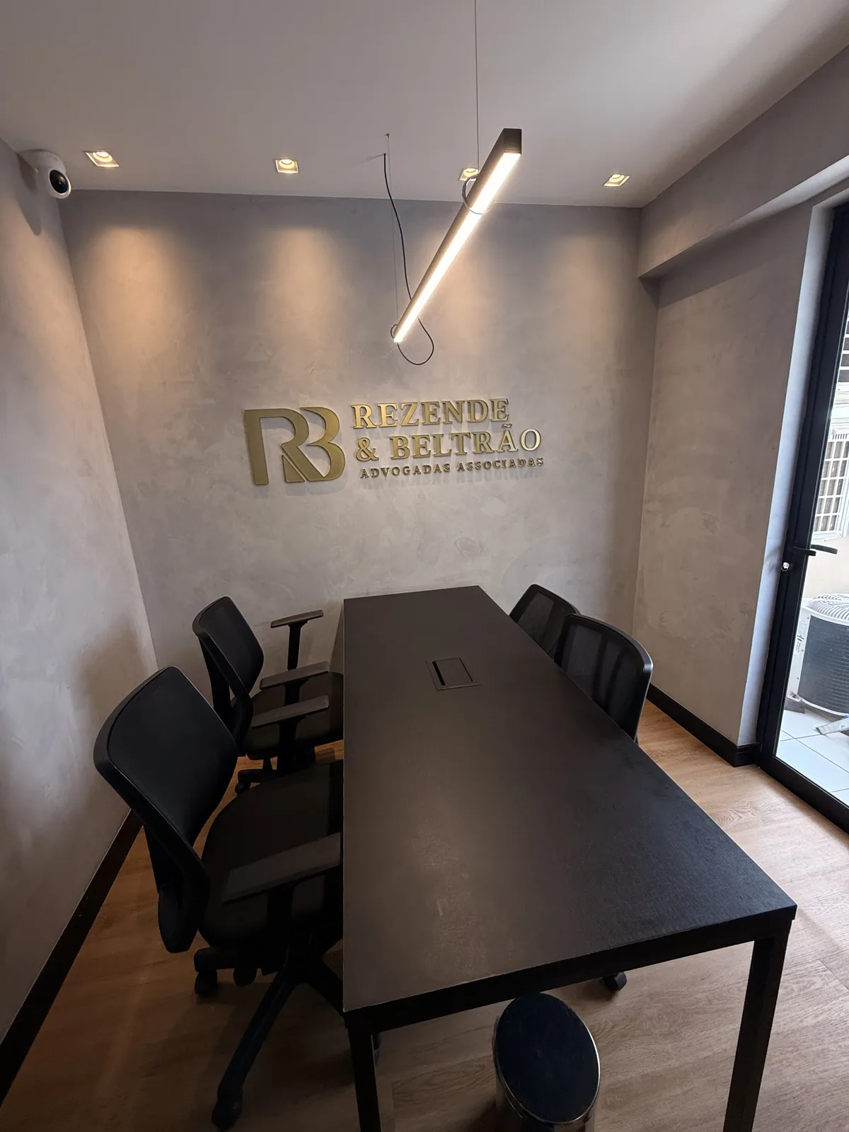 Sala de reunião do escritório Rezende & Beltrão Advocacia